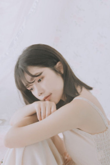 黑衣女人